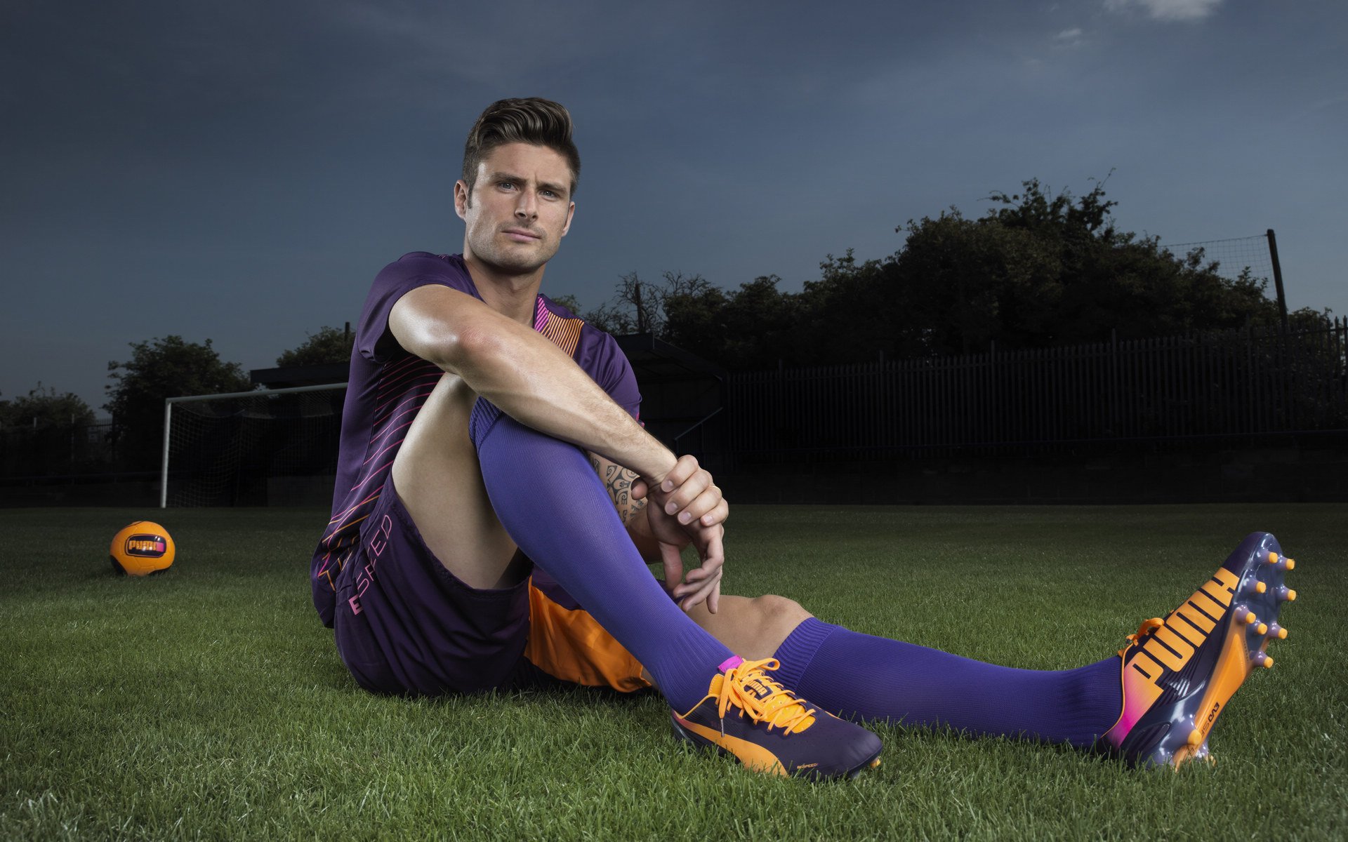 米尔沃尔反击犀利，狮子军团积极抢分，米尔沃尔球迷